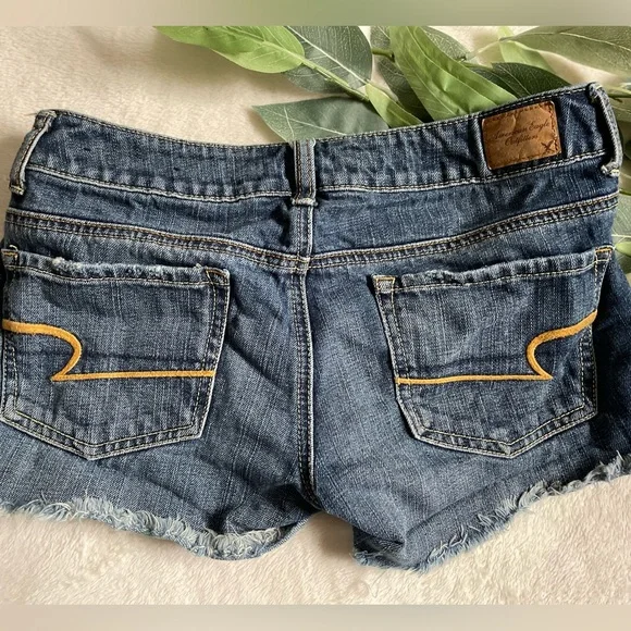 American Eagle cutoffs size 4 - Picture 4 of 4